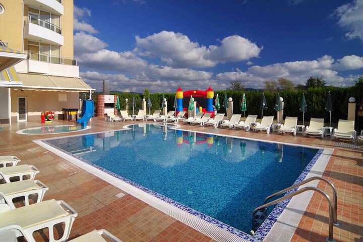 Pools & Facilities