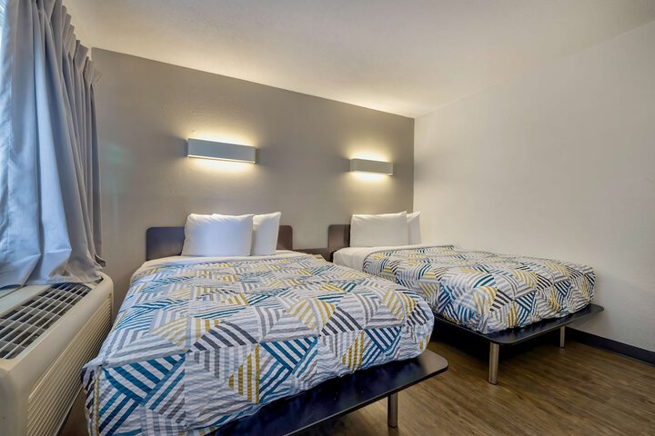 2 Double Beds (7 of 9)