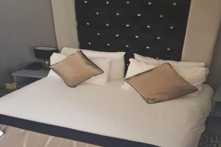 Room 5 of 33