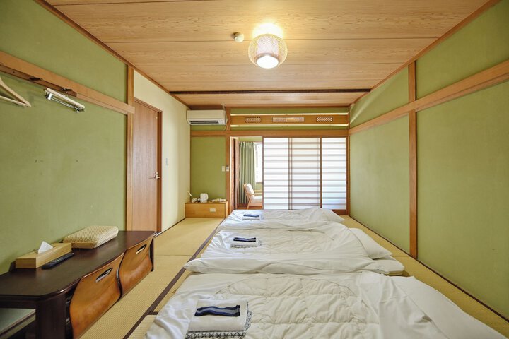 Room 18 of 80