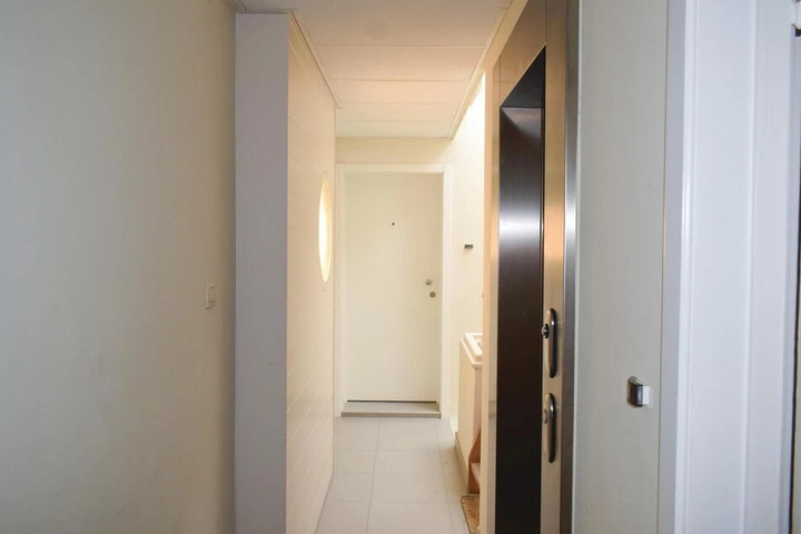 Room 6 of 11