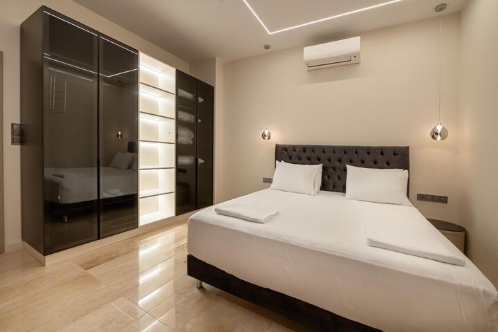 Room 44 of 76