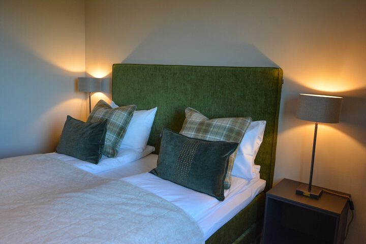 Room 6 of 80