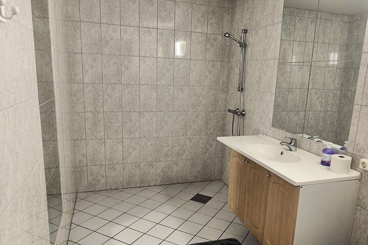 Room 17 of 34