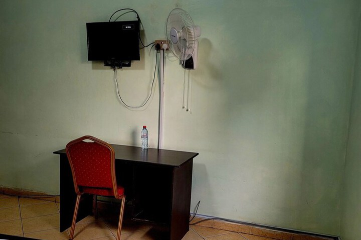 Room 2 of 28