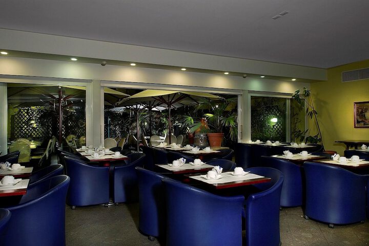 Dining 40 of 47