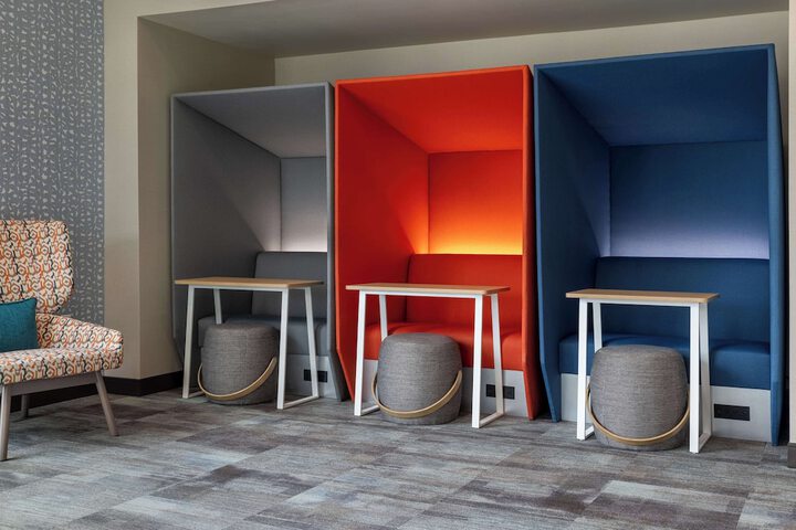 Business Center 51 of 61