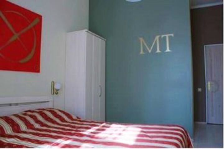 Room 8 of 11