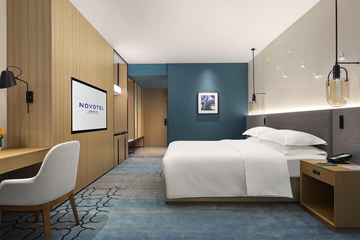 Room 11 of 35
