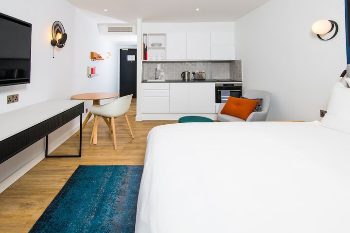 Room 10 of 62