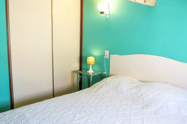 Room 6 of 19