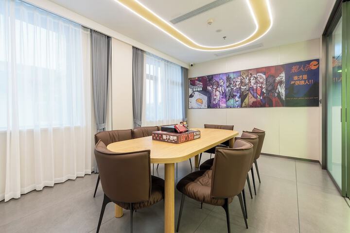 Room 33 of 43