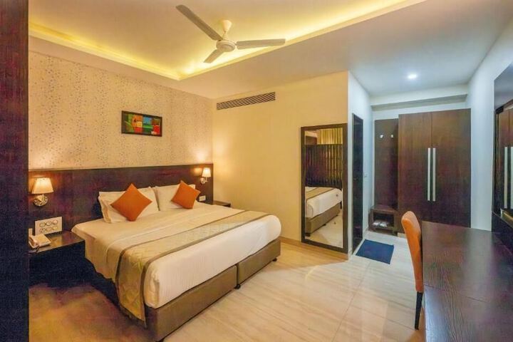 Room 2 of 34