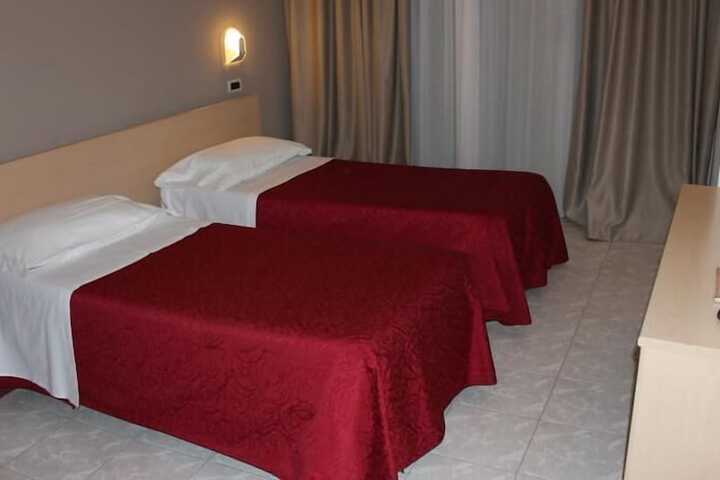 Room 7 of 25