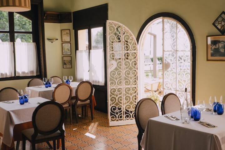 Dining 50 of 92