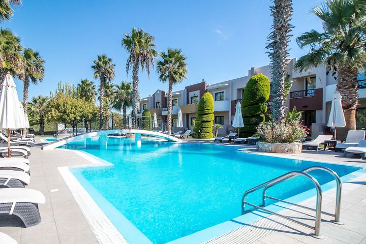 Hotel Pool