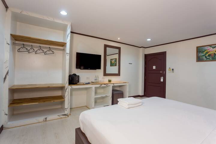 Room 28 of 85