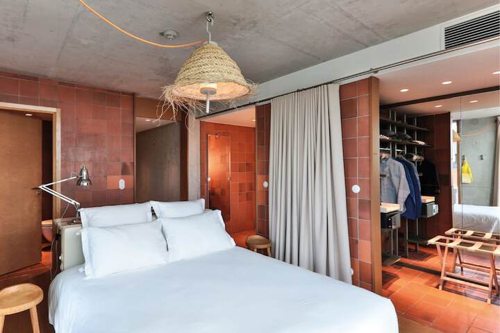 Room 13 of 66