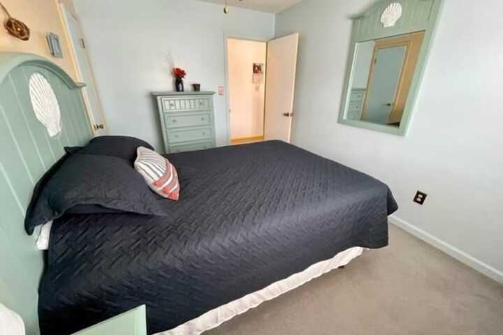 Room 5 of 18