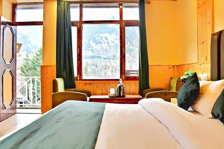 Room 4 of 25
