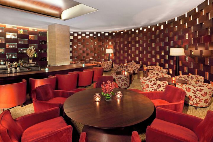 Lounge 128 of 156
