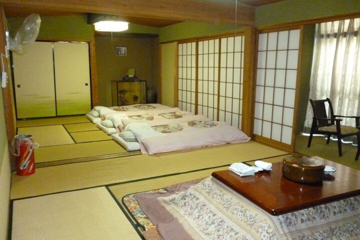 Room 12 of 50