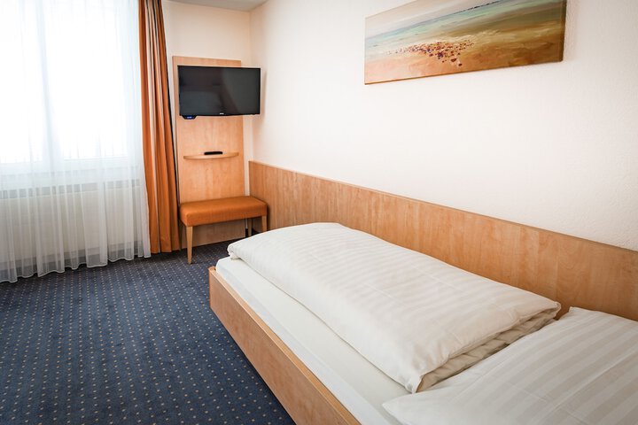 Room 15 of 49