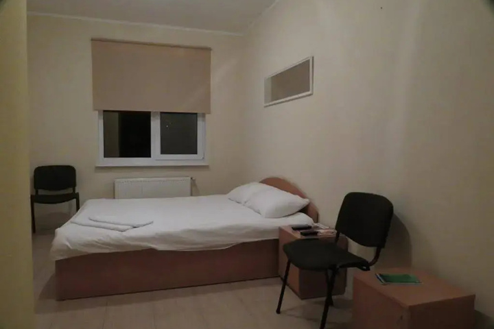 Room 4 of 20