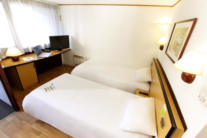 Room 3 of 29