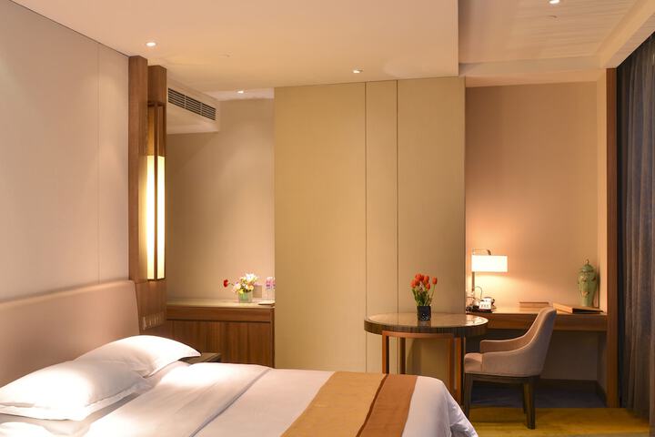 Room 5 of 50