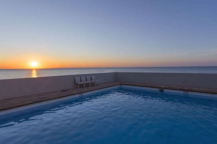 Hotel Pool