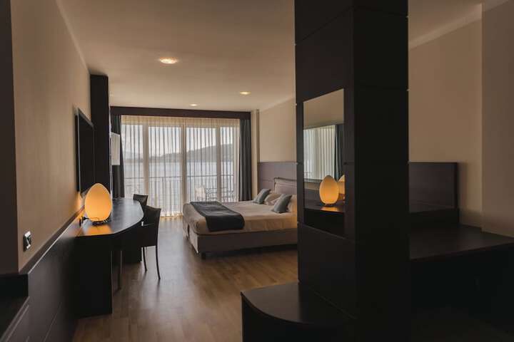 Room 25 of 66