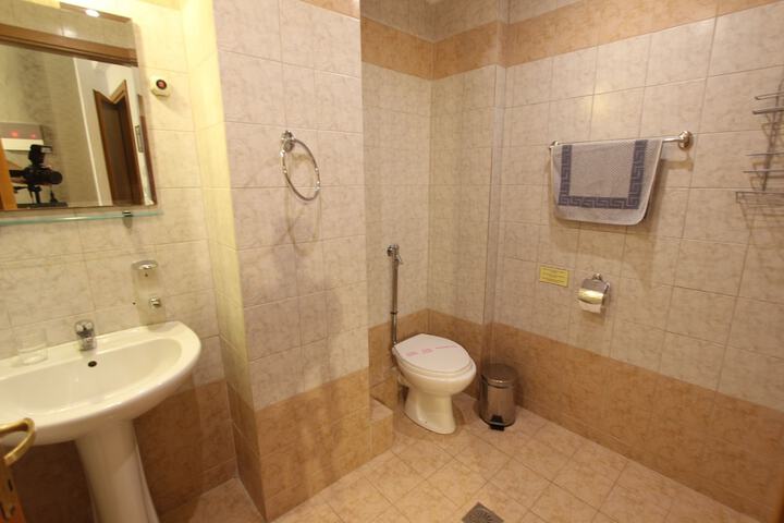 Room 52 of 85