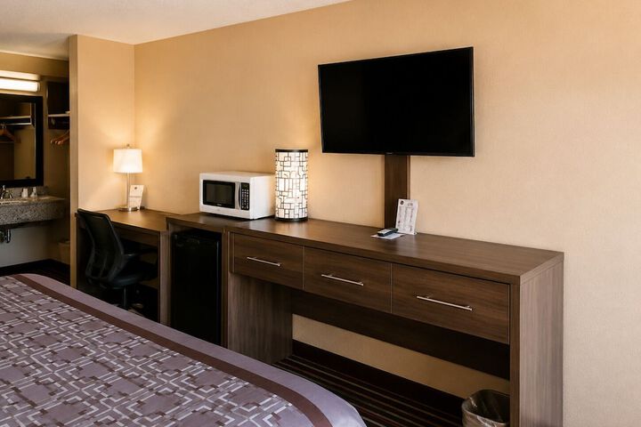 Room 3 of 18