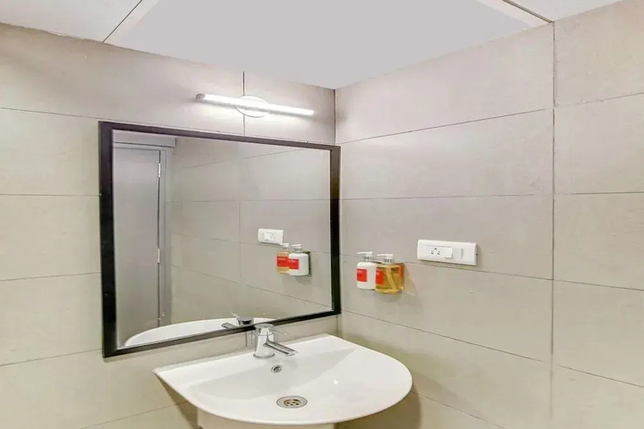 Room 10 of 18