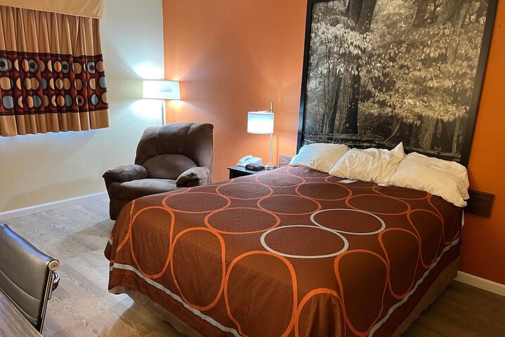 Room 18 of 32