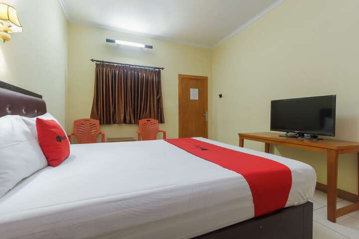 Room 6 of 12