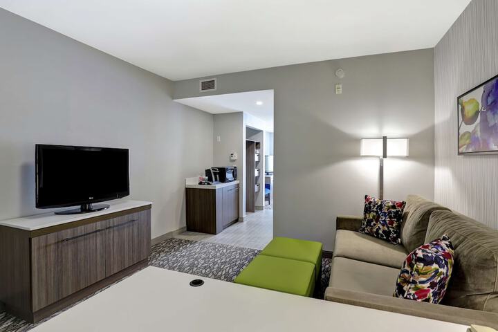 Room 16 of 44
