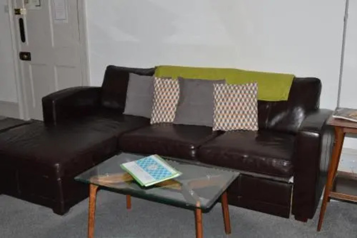Room 9 of 14