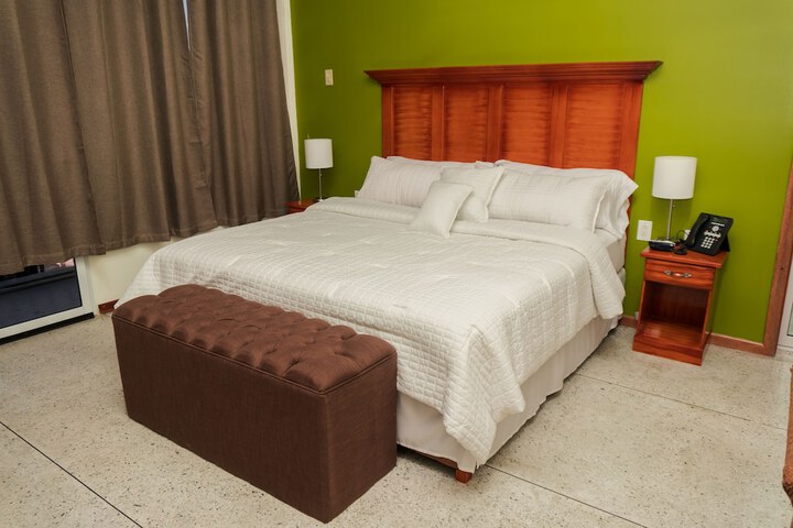 Room 12 of 27
