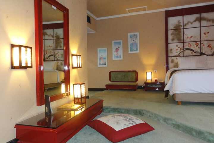 Room 10 of 34