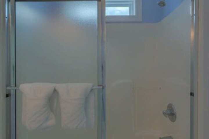 Room 8 of 77
