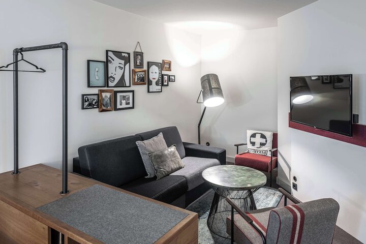 Room 10 of 41