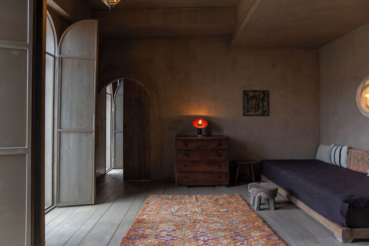 Room 15 of 142