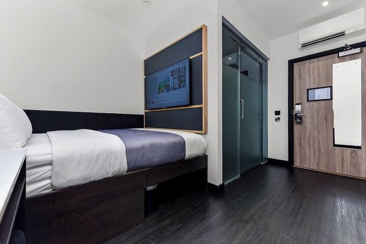 Room 13 of 37