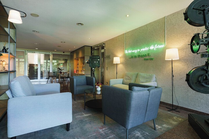 Guest Lobby