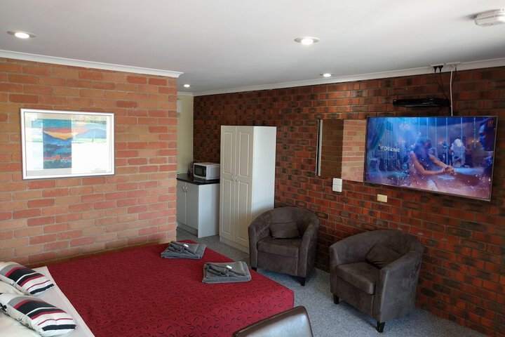 Room 4 of 74