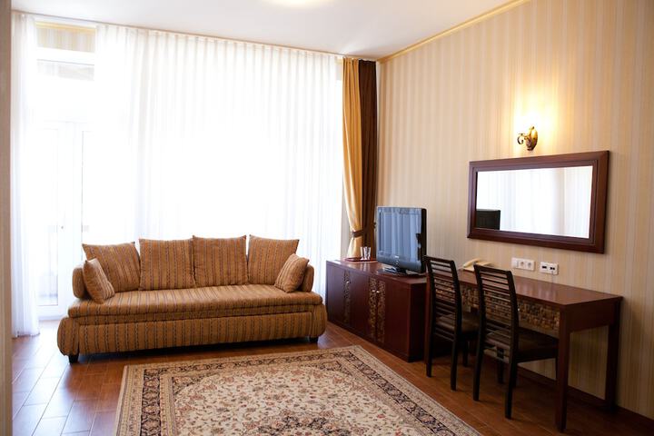 Room 17 of 38