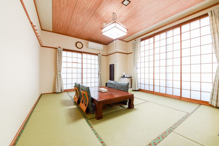 Room 2 of 81