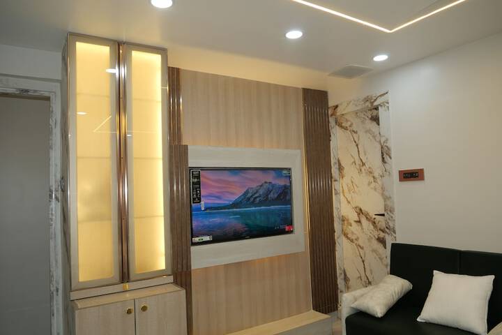 Room 13 of 36